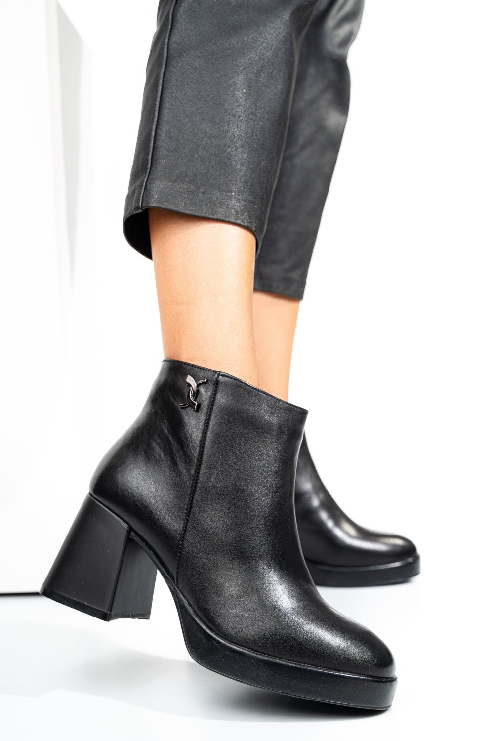 BOTINE NEGRE PIELE NATURALA 242827NP