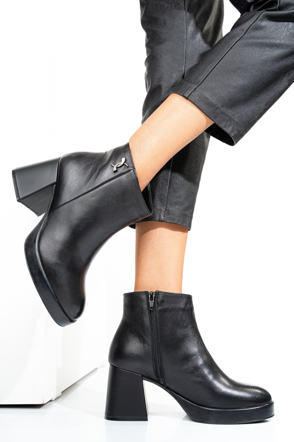 BOTINE NEGRE PIELE NATURALA 242827NP