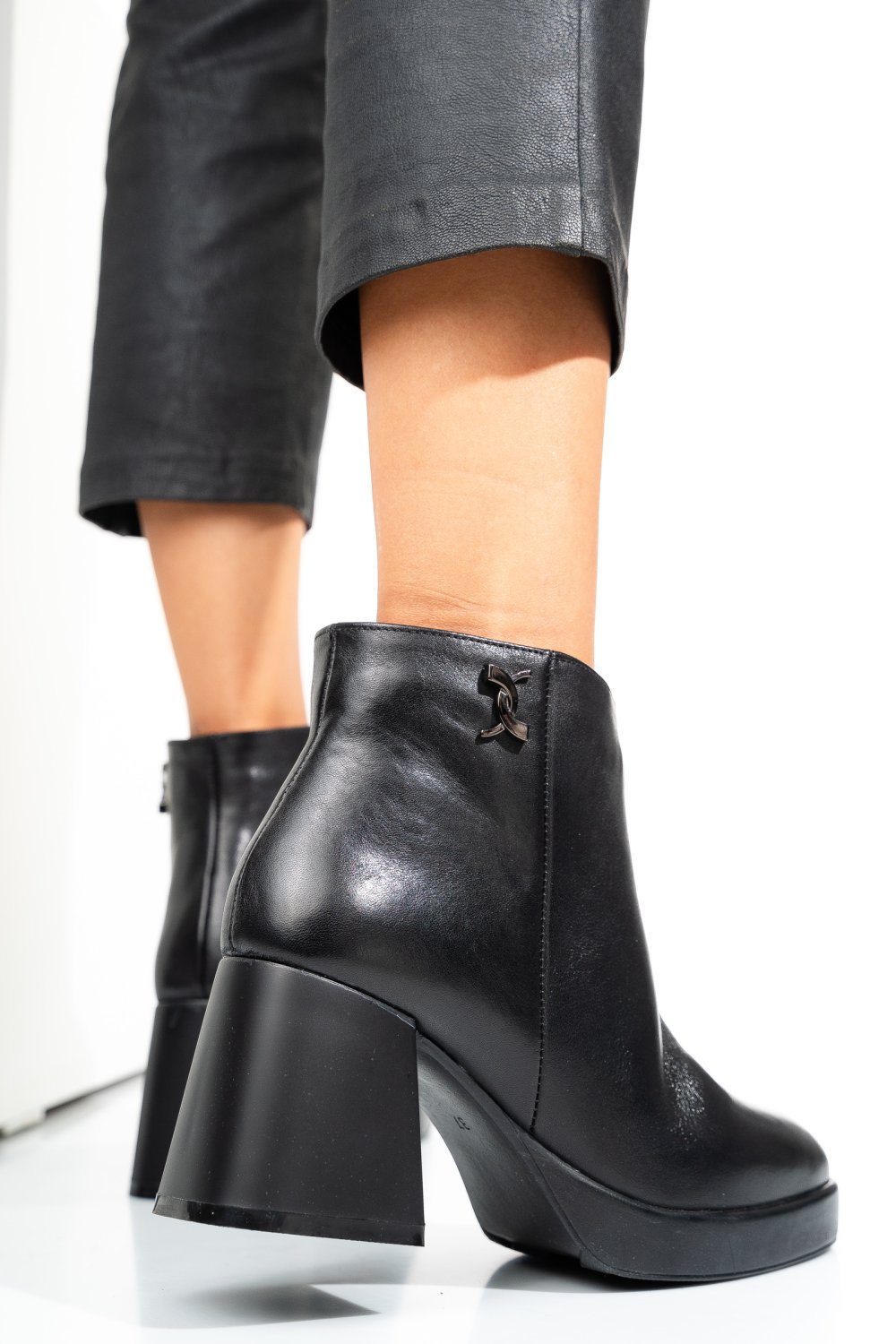 BOTINE NEGRE PIELE NATURALA 242827NP