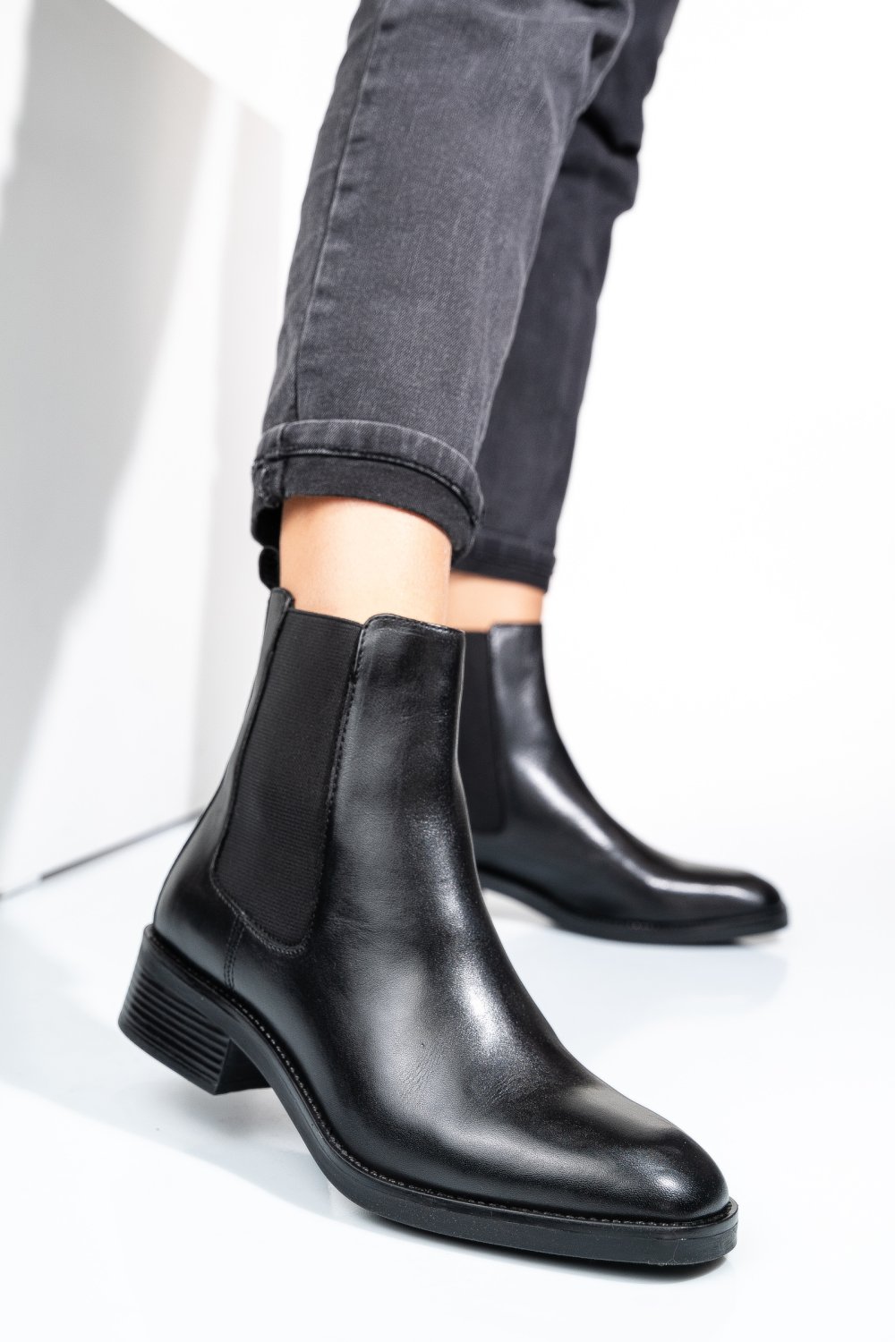 GHETE NEGRE PIELE NATURALA VB224201