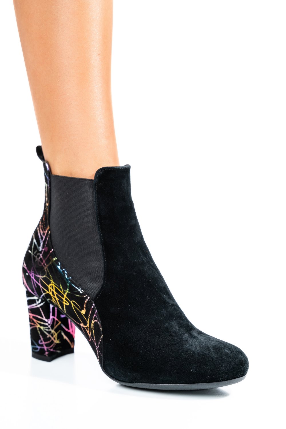 BOTINE DAMA PIELE NATURALA INTOARSA NEGRE COLOR 7S7770