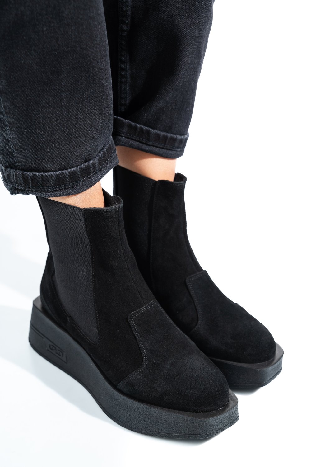 GHETE NEGRE PIELE NATURALA INTOARSA 2S7700