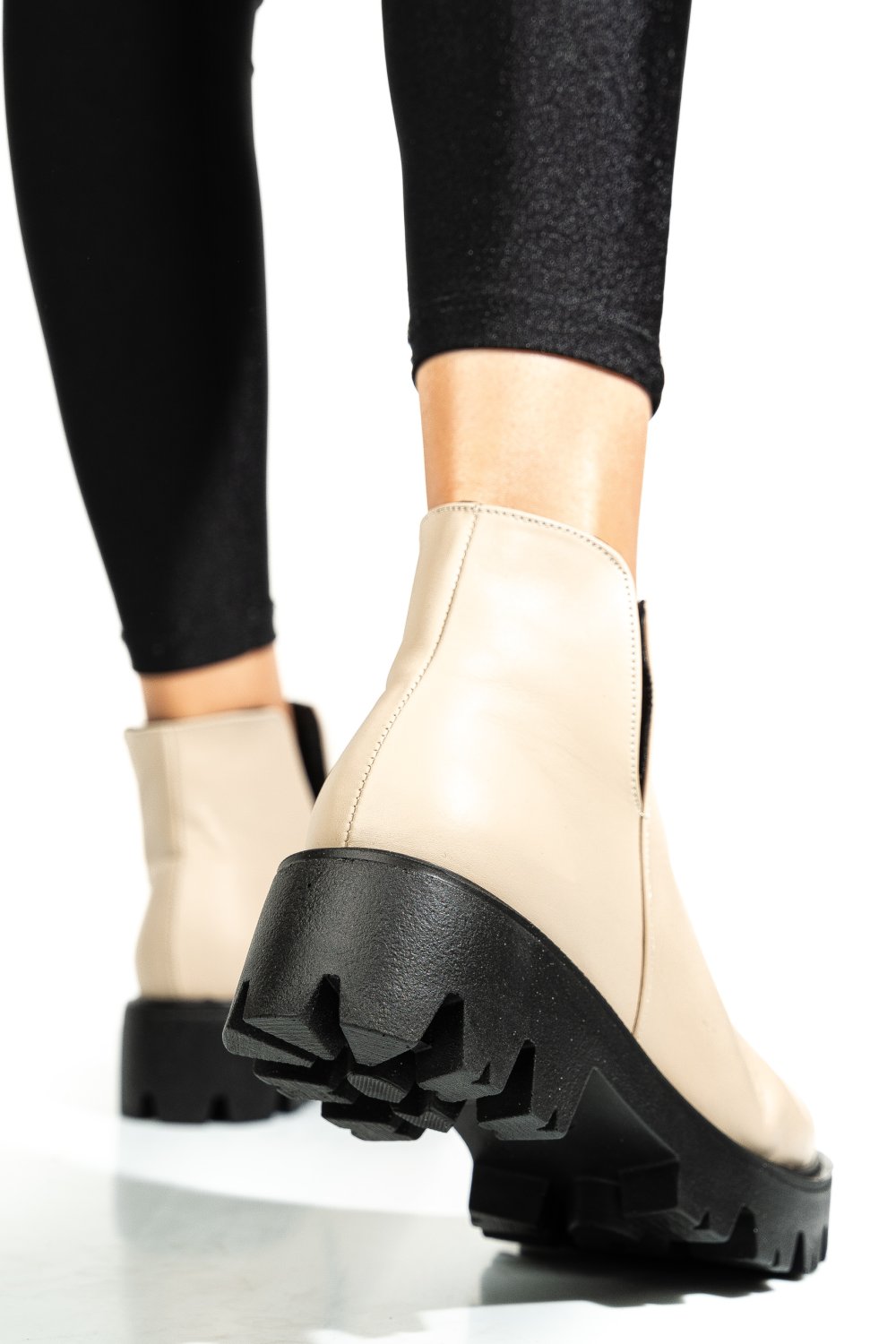 GHETE CREM PIELE NATURALA INTOARSA 0S7724
