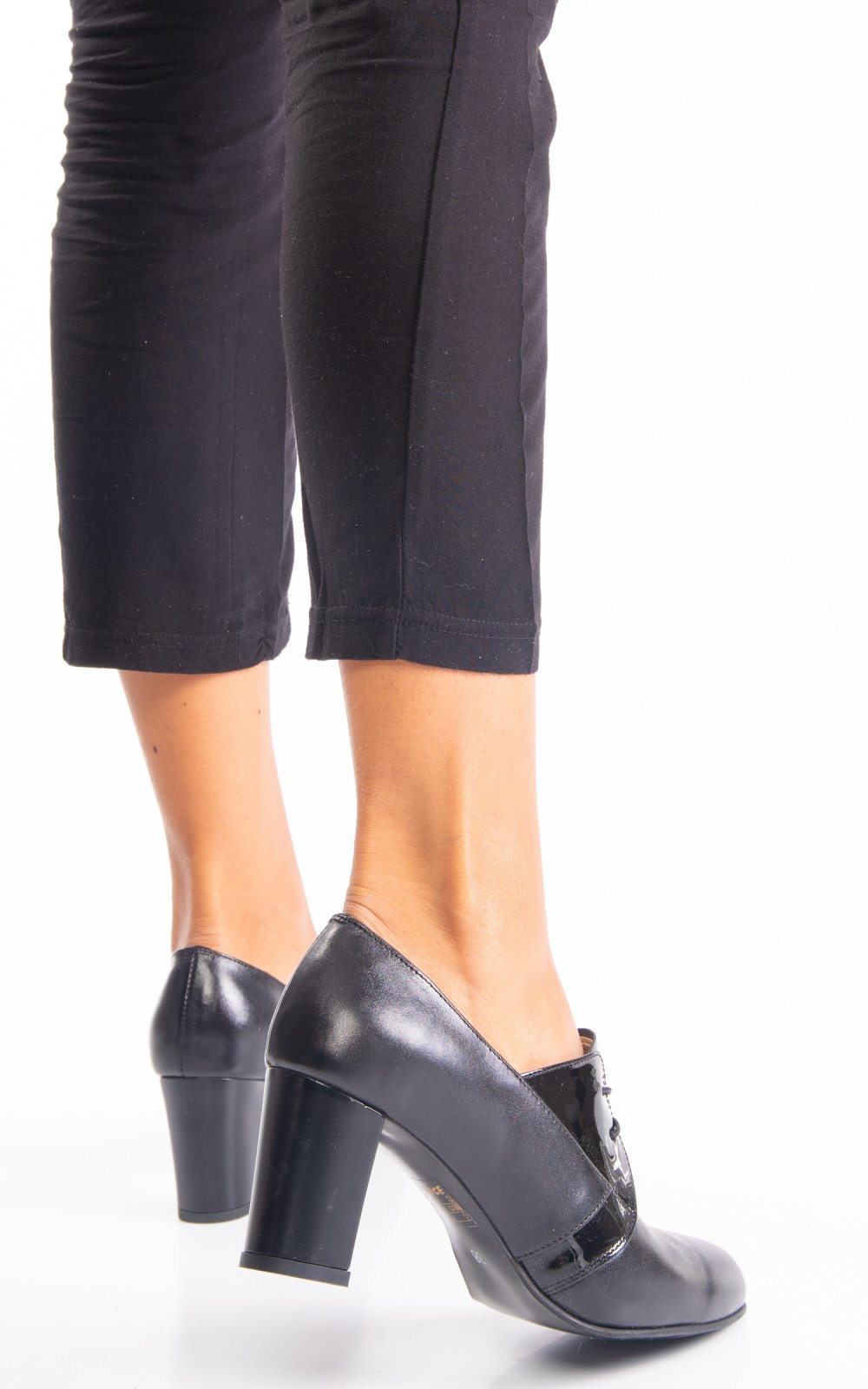 BOTINE NEGRE PIELE NATURALA LACUITA 1S77609