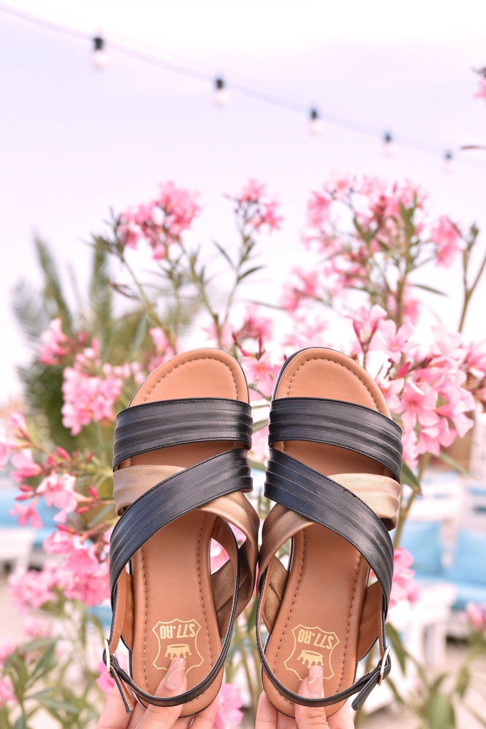 SANDALE NEGRU AURIU PIELE NATURALA 8S77237