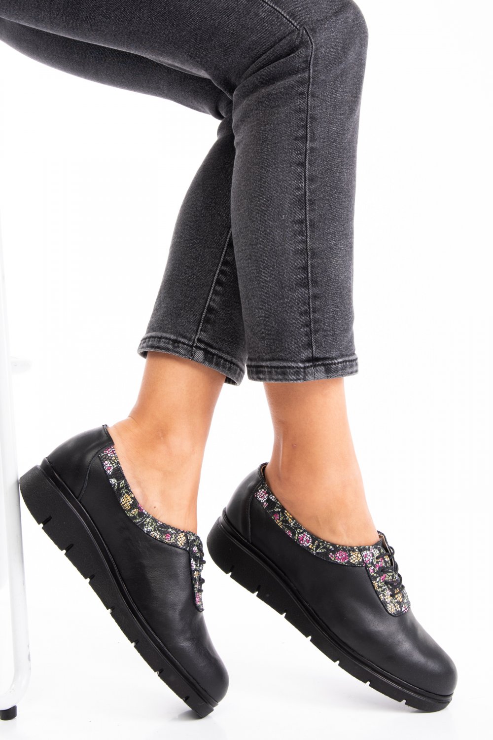 PANTOFI NEGRI CU SIRET PIELE NATURALA 2S77030