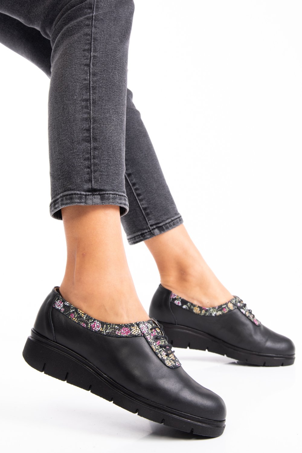 PANTOFI NEGRI CU SIRET PIELE NATURALA 2S77030