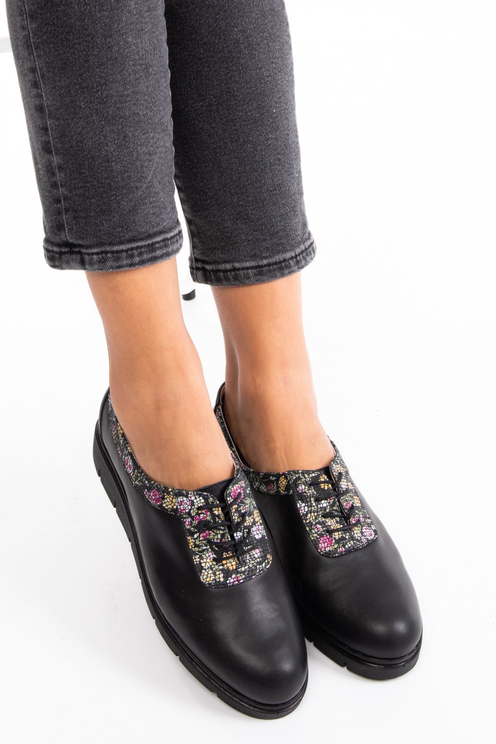 PANTOFI NEGRI CU SIRET PIELE NATURALA 2S77030