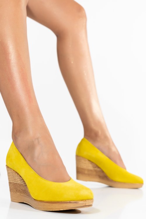 Pantofi galbeni piele naturala intoarsa 1pc70