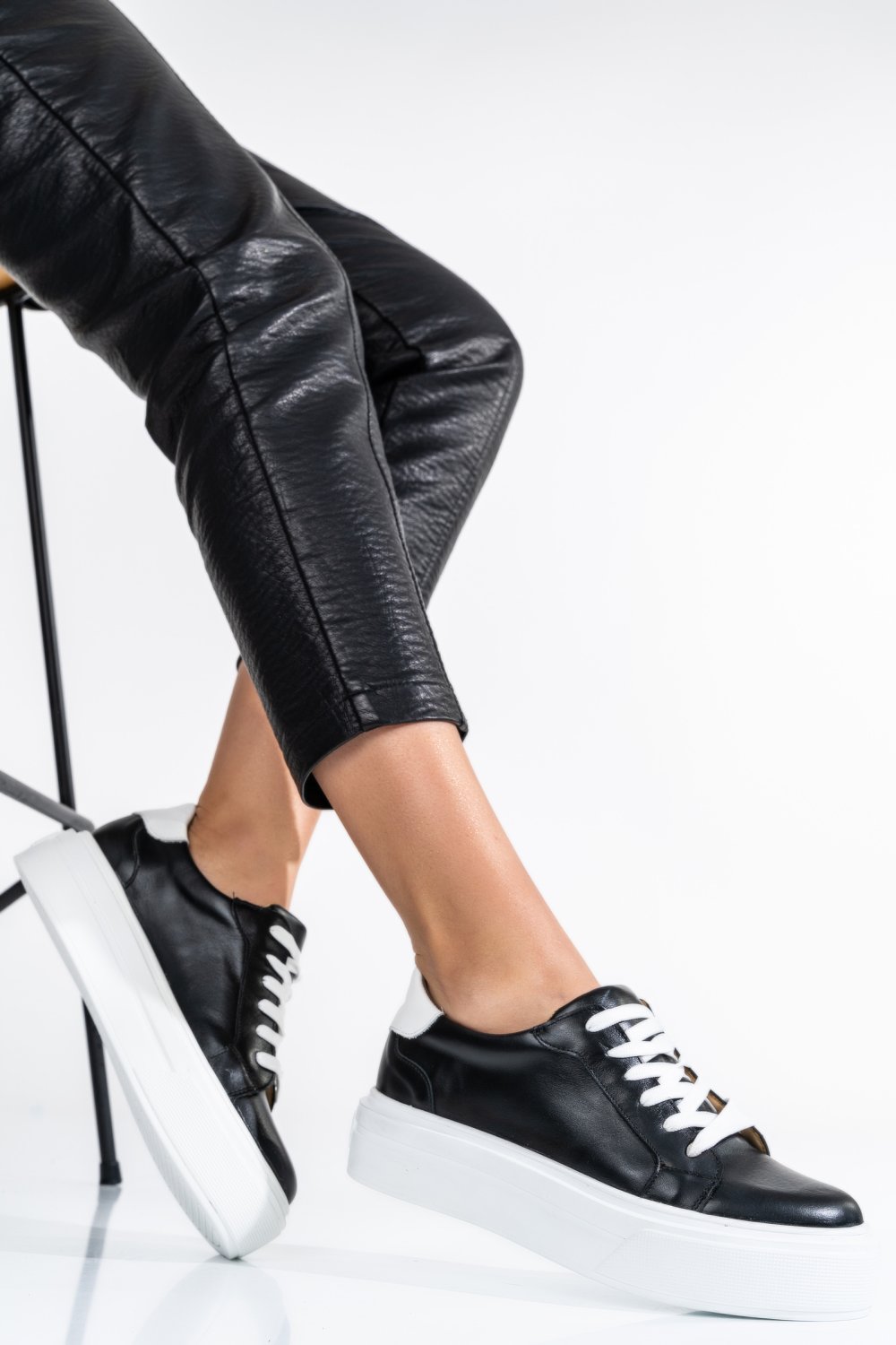 PANTOFI SPORT FEMEI PIELE NATURALA NEGRU ALB 3S77000
