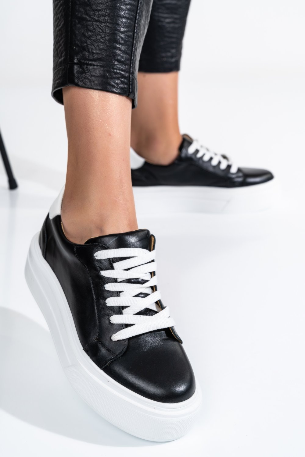 PANTOFI SPORT FEMEI PIELE NATURALA NEGRU ALB 3S77000