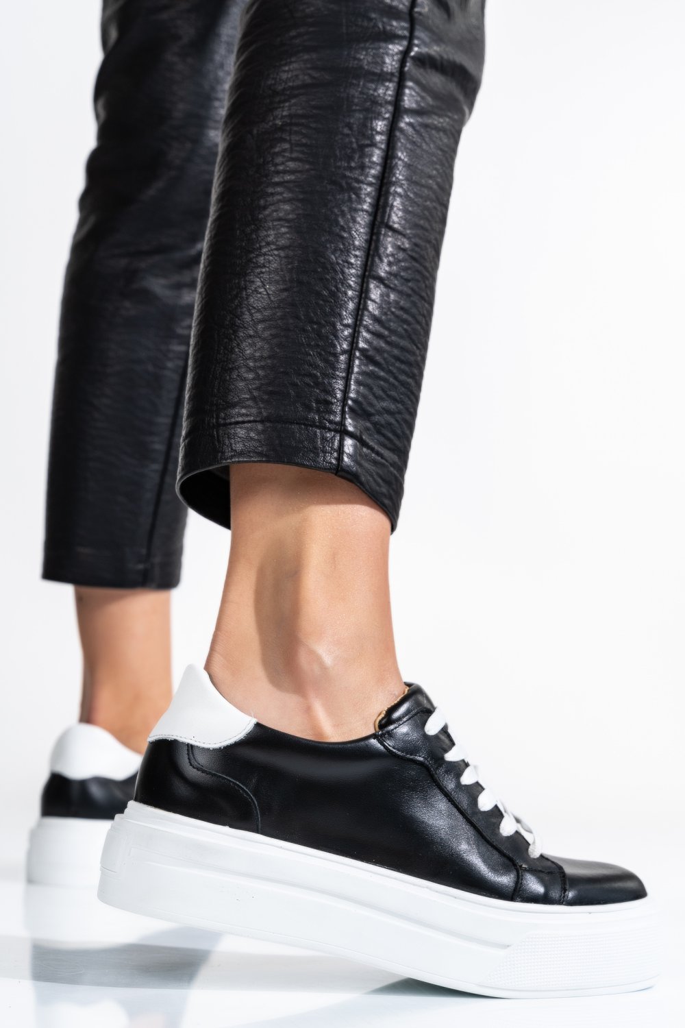 PANTOFI SPORT FEMEI PIELE NATURALA NEGRU ALB 3S77000