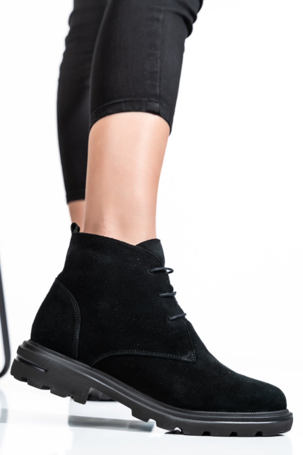 GHETE DAMA PIELE NATURALA INTOARSA NEGRE 2S7732-004SP