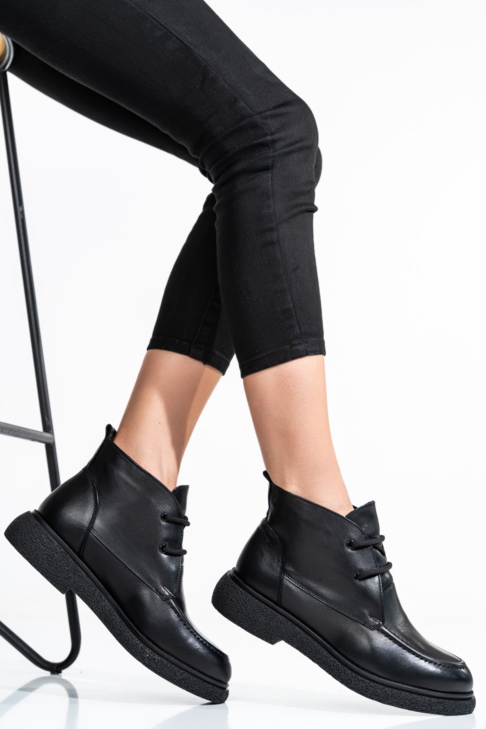 GHETE FEMEI PIELE NATURALA NEGRE 2S7732-001NP