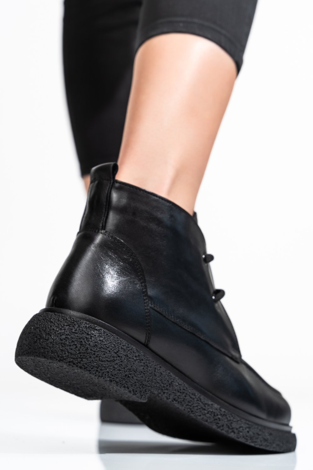 GHETE FEMEI PIELE NATURALA NEGRE 2S7732-001NP