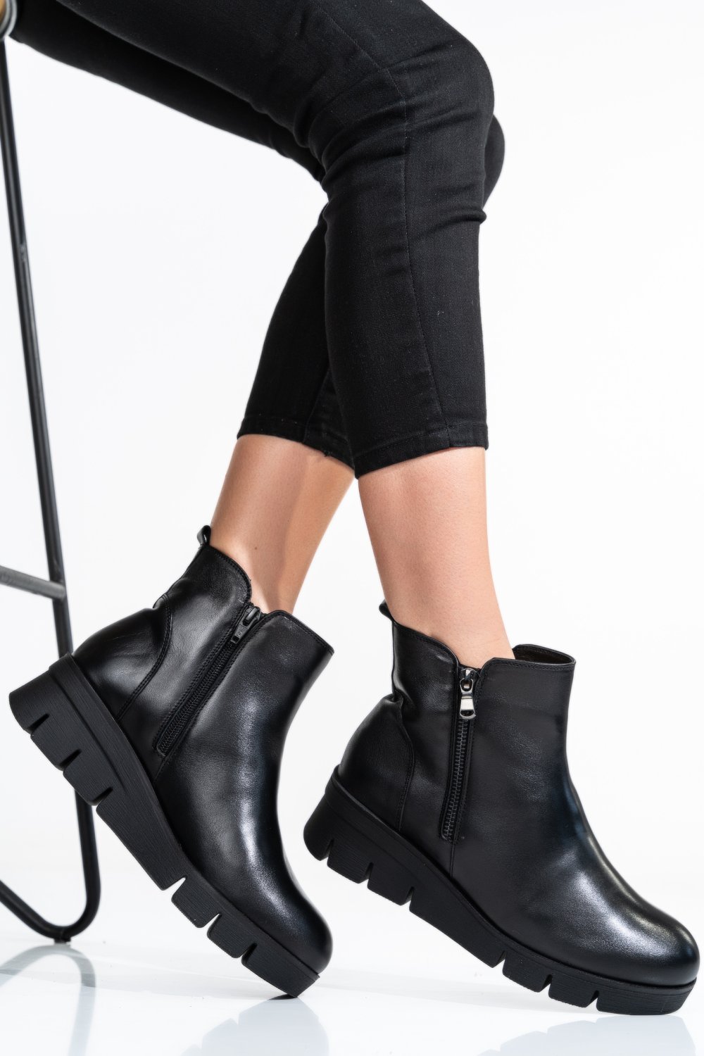 GHETE FEMEI PIELE NATURALA NEGRE 2S7732-023NP