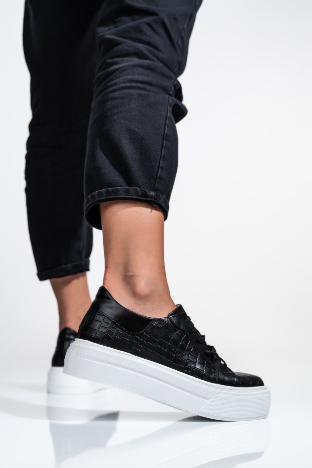 PANTOFI SPORT DAMA PIELE NATURALA NEGRU CRO  3S77001
