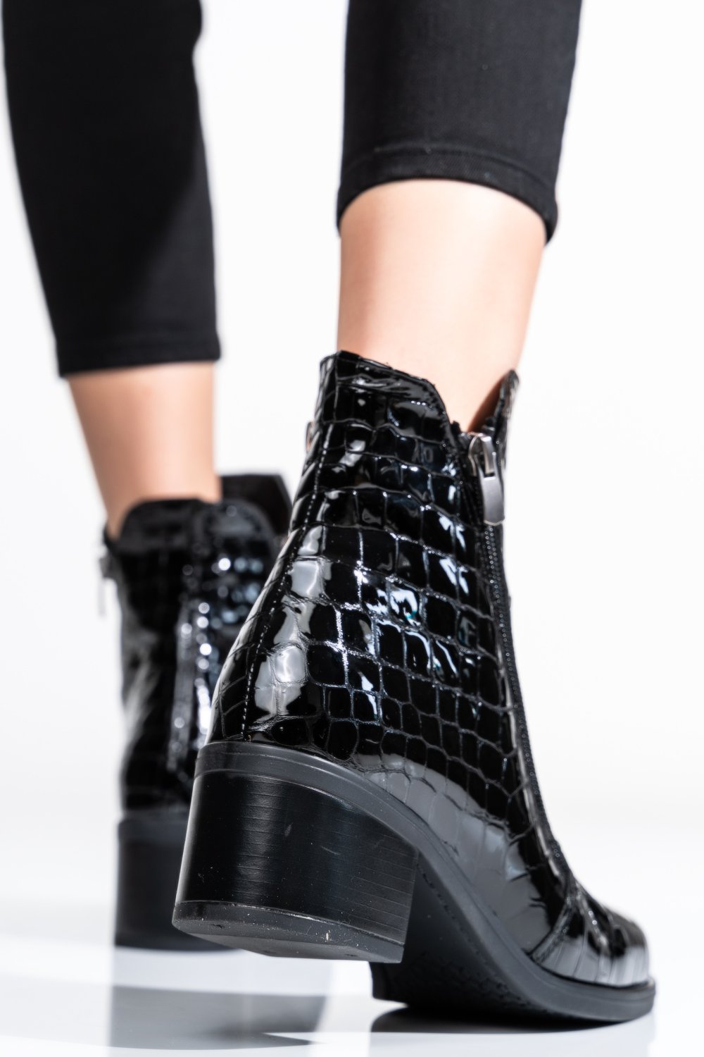 GHETE DAMA PIELE NATURALA LACUITA NEGRU CRO 3S7704