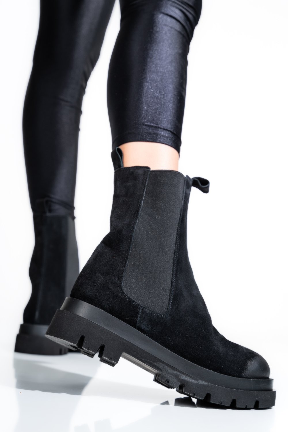 GHETE NEGRE PIELE NATURALA INTOARSA 2S77170