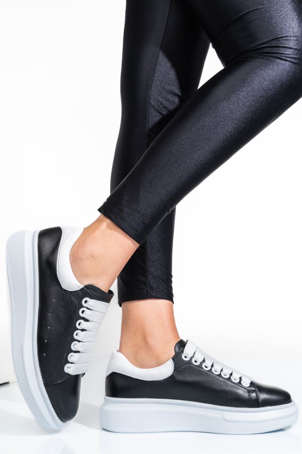 PANTOFI SPORT NEGRU ALB PIELE NATURALA 2S7701684